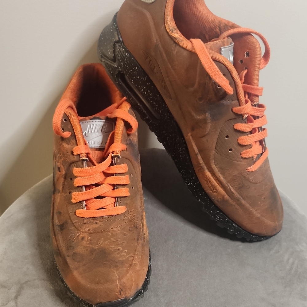 Nike Men's Burnt Orange and Black Sneakers